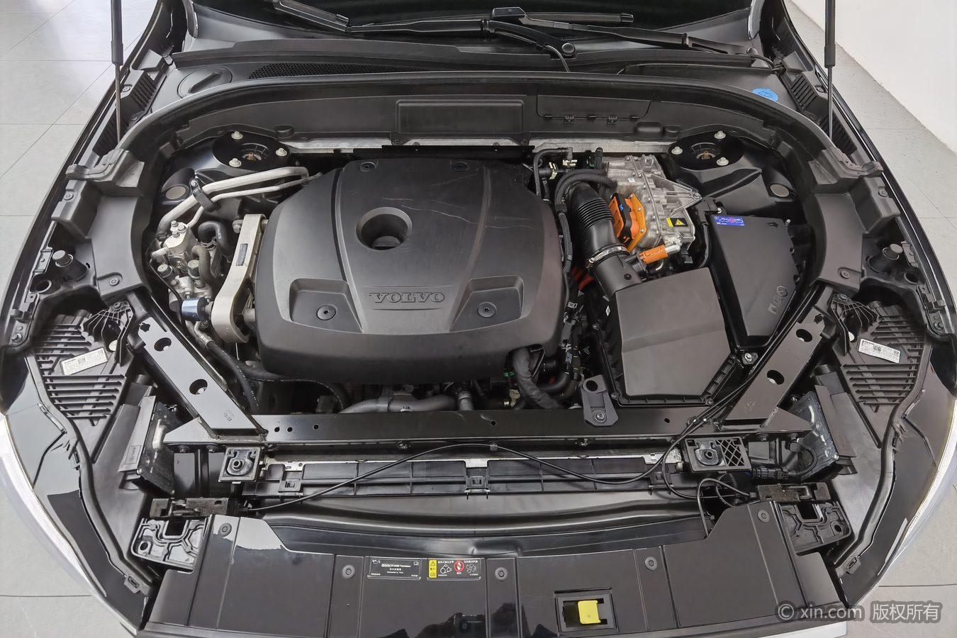 Volvo XC60 PHEV 2024 T8 Luxury