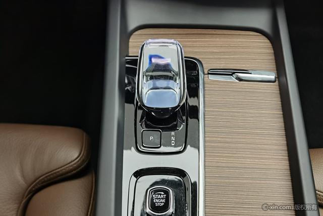 Volvo XC60 — фото 15