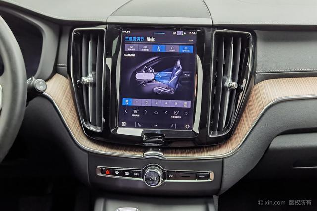 Volvo XC60 — фото 10