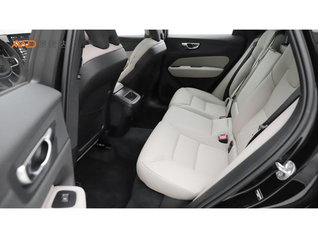 Volvo XC60 2026 B 5 4 WD — фото 8