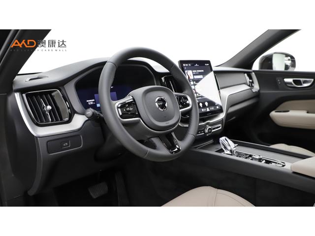 Volvo XC60 2026 B 5 4 WD — фото 6