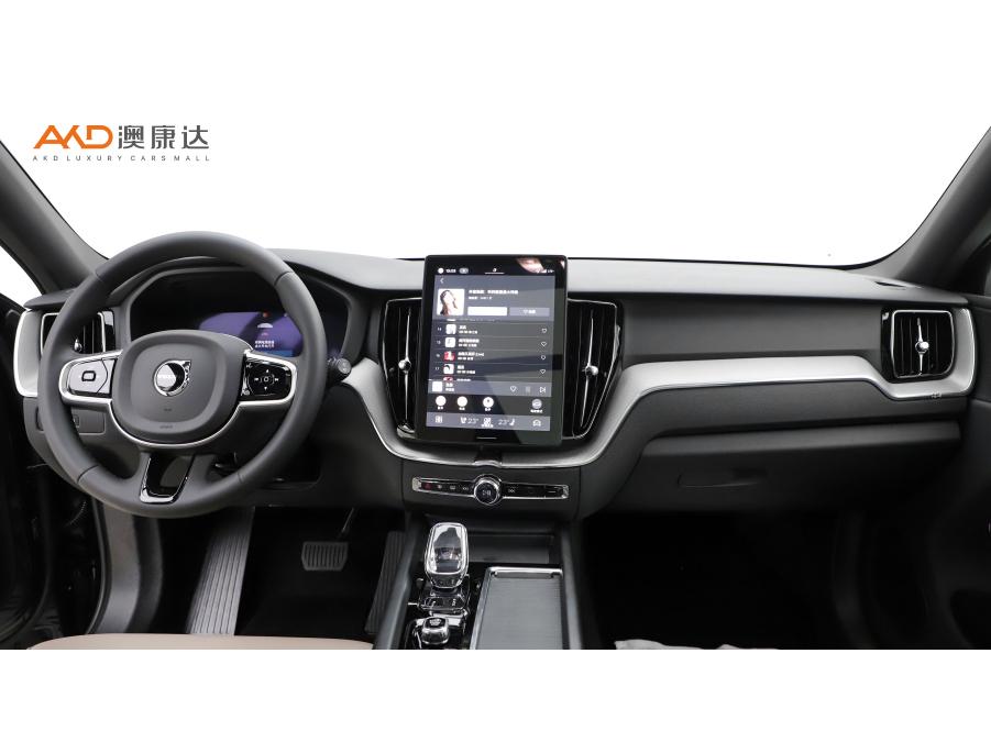 Volvo XC60 2026 B5 Luxury
