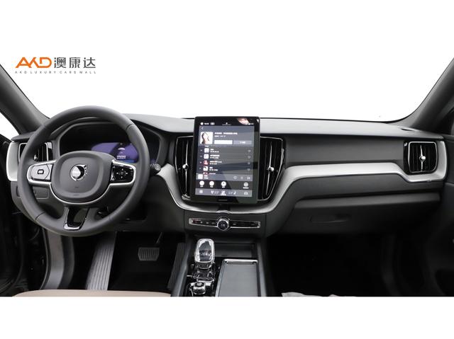 Volvo XC60 2026 B 5 4 WD — фото 7