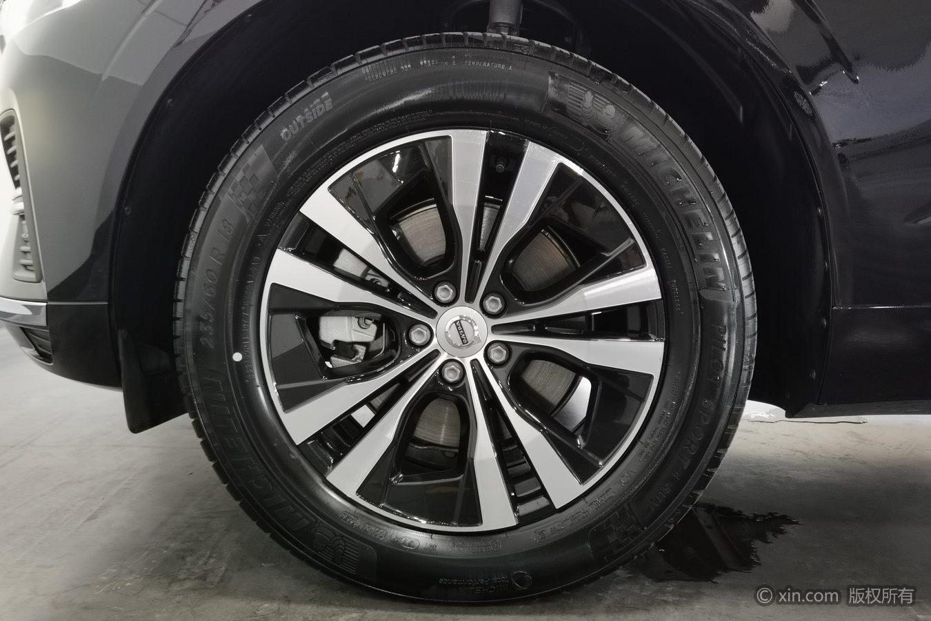 Volvo XC60 2024 B5 Luxury