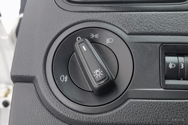 Volkswagen Polo 2018 1.5 L MT — фото 12