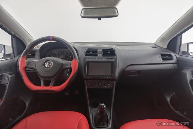 Volkswagen Polo 2018 1.5 L MT — фото 13
