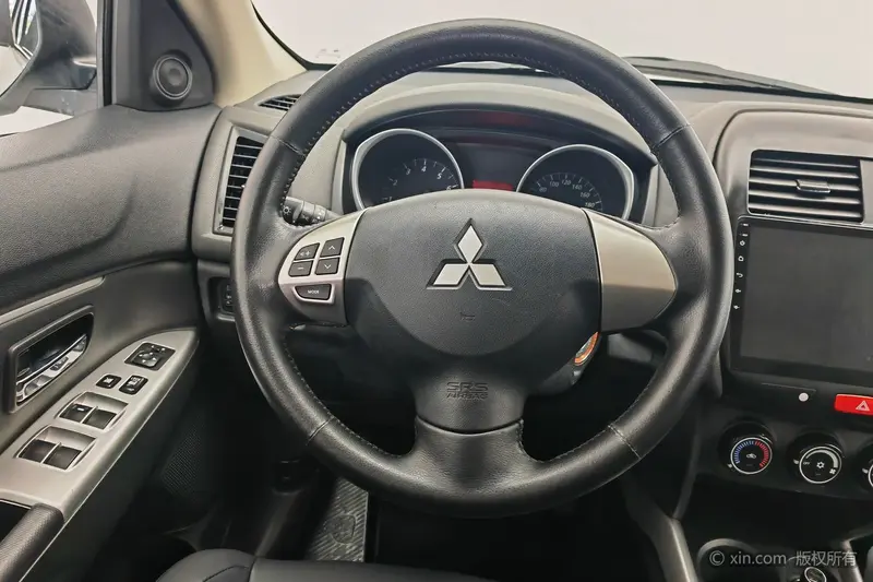 Mitsubishi ASX — фото 9