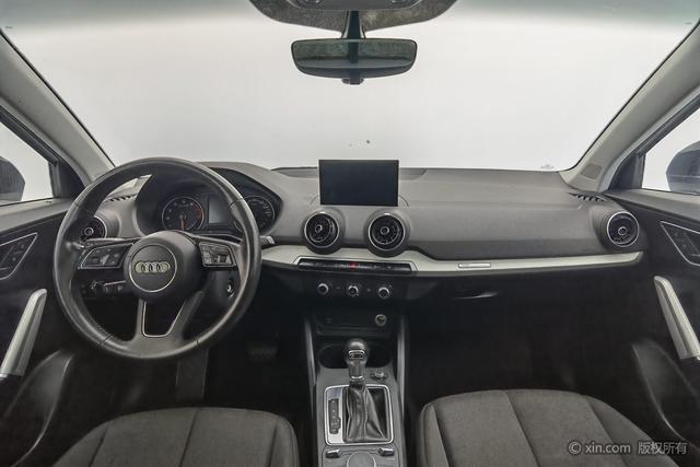 Audi Q2L 2020 35 TFSI — фото 11