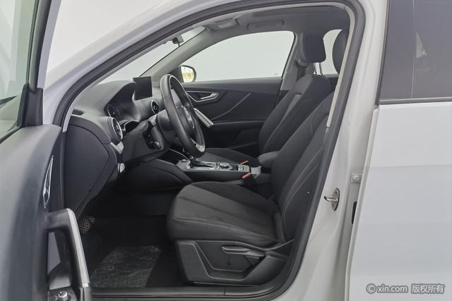 Audi Q2L 2020 35 TFSI — фото 17
