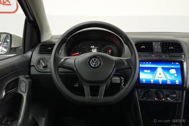 Volkswagen Polo 2018 1.5 L MT — фото 14