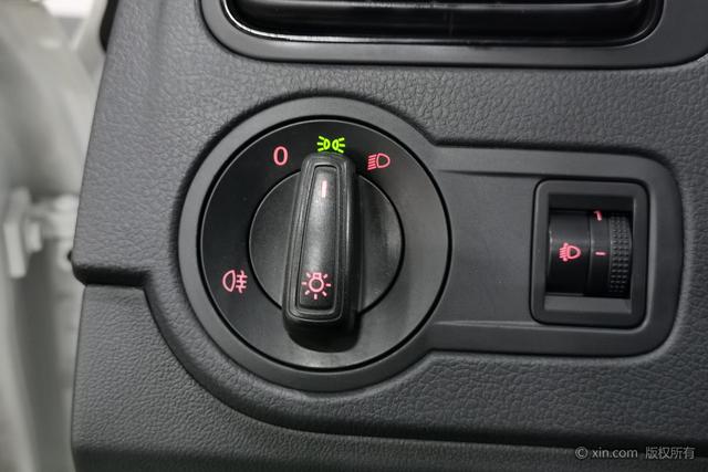 Volkswagen Polo 2018 1.5 L MT — фото 16