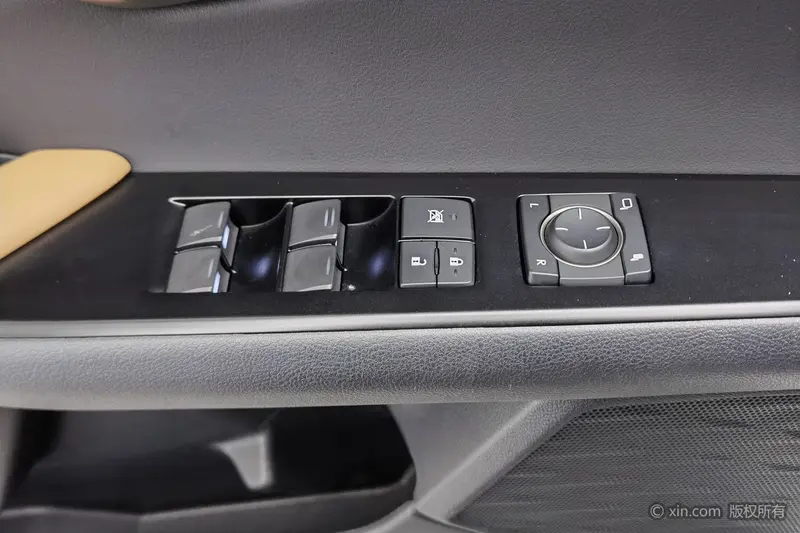 Lexus UX — фото 18