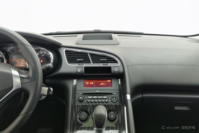 Peugeot 3008 2015 2.0 L AT — фото 10