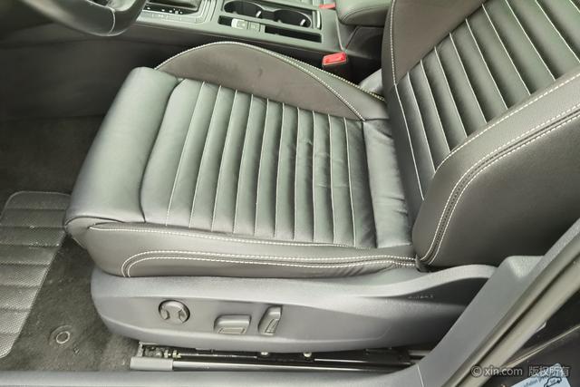 Volkswagen Magotan 2020 330 TSI DSG Leading — фото 18