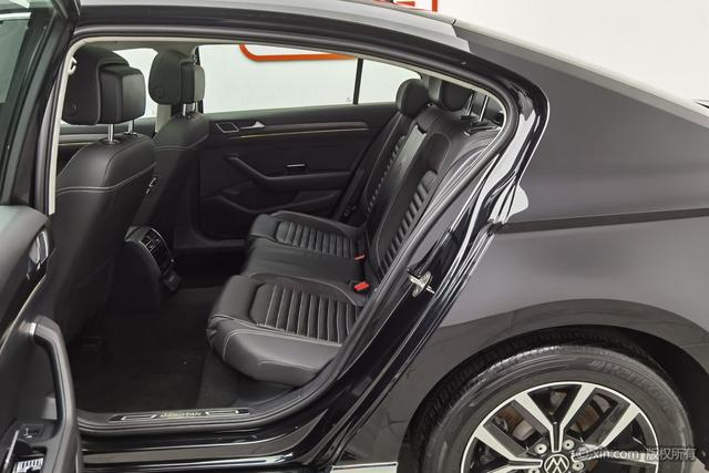 Volkswagen Magotan 2020 330 TSI DSG Leading — фото 19