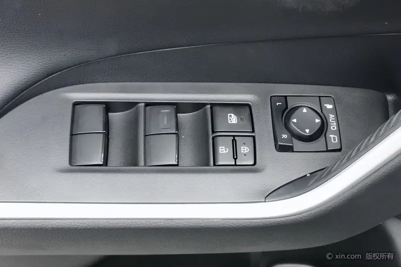 Toyota RAV4 — фото 18