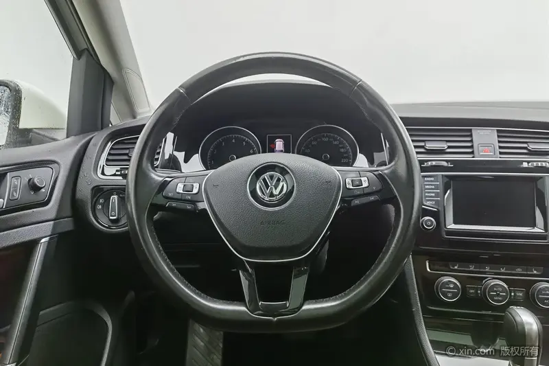 Volkswagen Golf — фото 9