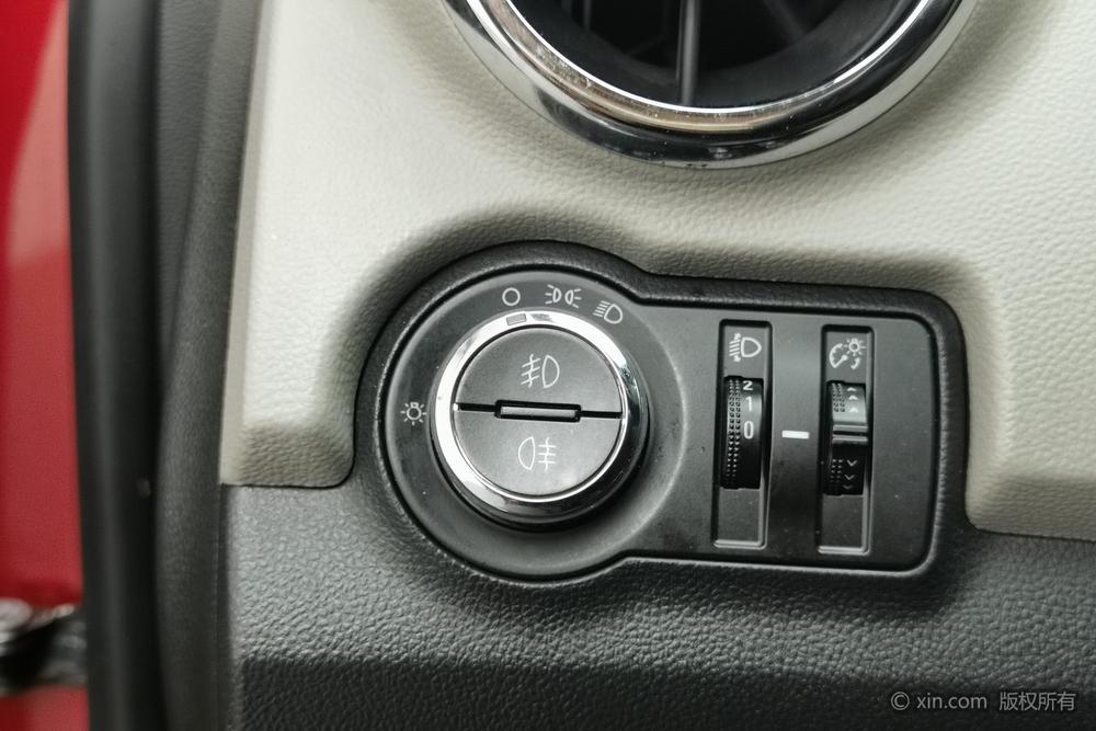 Chevrolet Tracker, фото 17