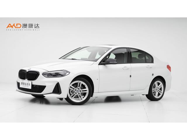 BMW 1M 2021 года выпуска