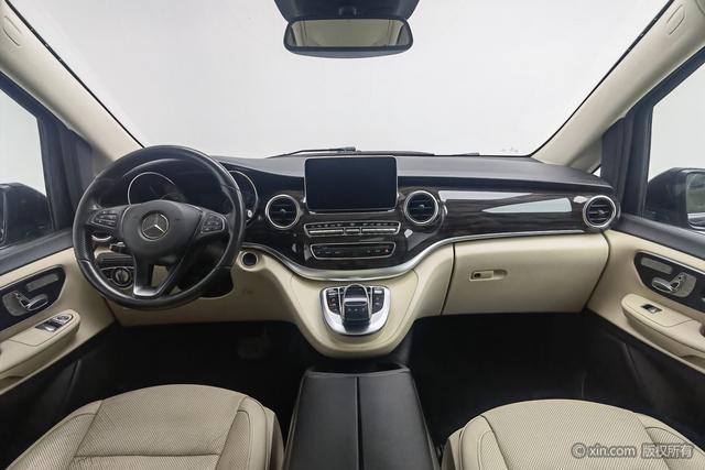 Mercedes-Benz V-Class 2018 V 260 VI — фото 12