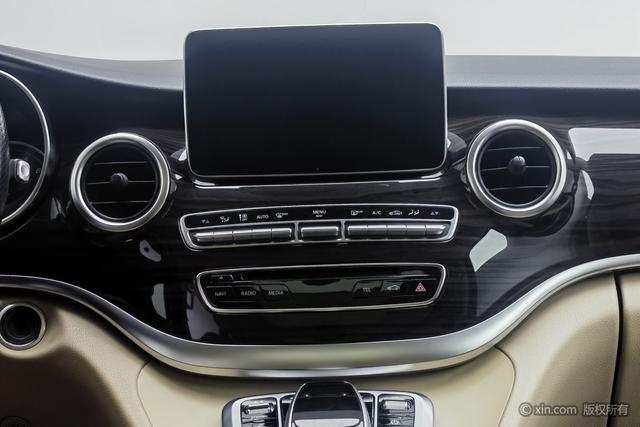 Mercedes-Benz V-Class 2018 V 260 VI — фото 13