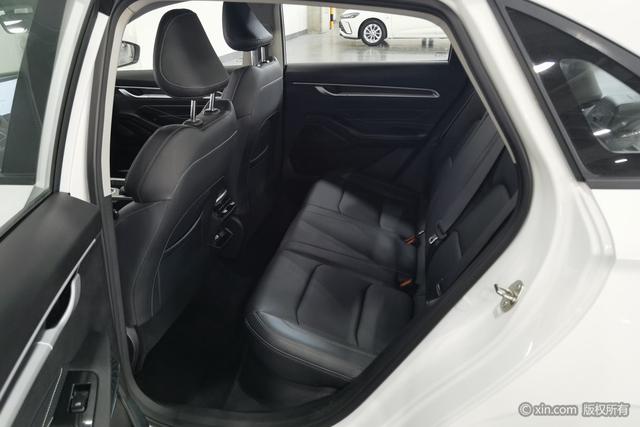Geely Emgrand 2025 4 1.5 L CVT — фото 20