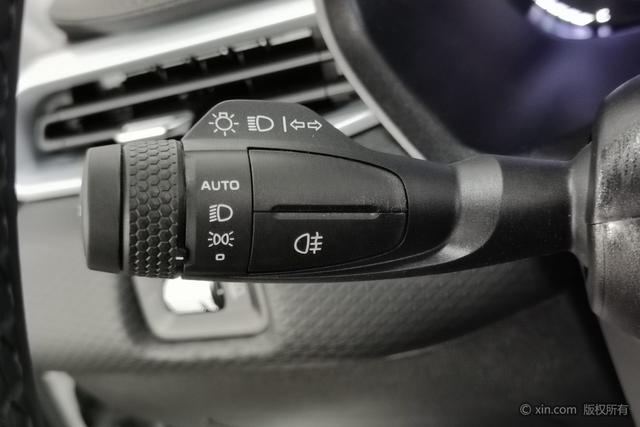 Geely Emgrand 2025 4 1.5 L CVT — фото 16