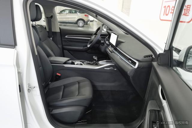 Geely Emgrand 2025 4 1.5 L CVT — фото 8