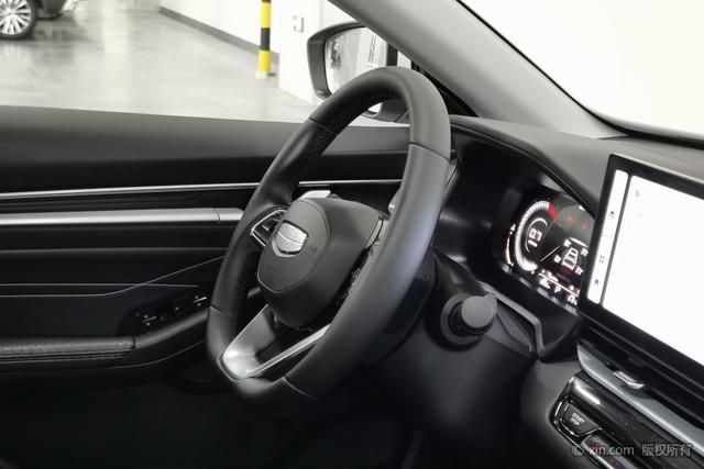 Geely Emgrand 2025 4 1.5 L CVT — фото 17