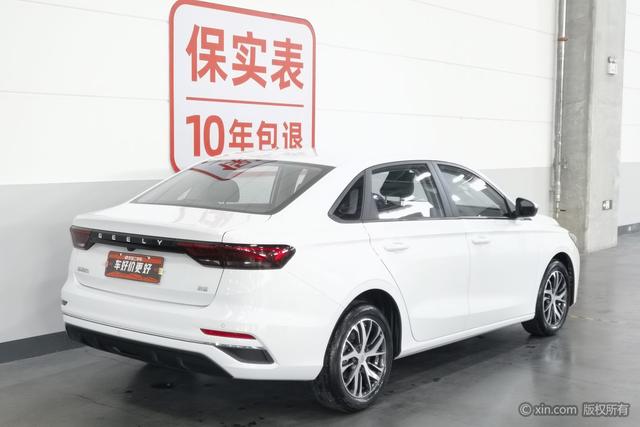 Geely Emgrand 2025 4 1.5 L CVT — фото 4