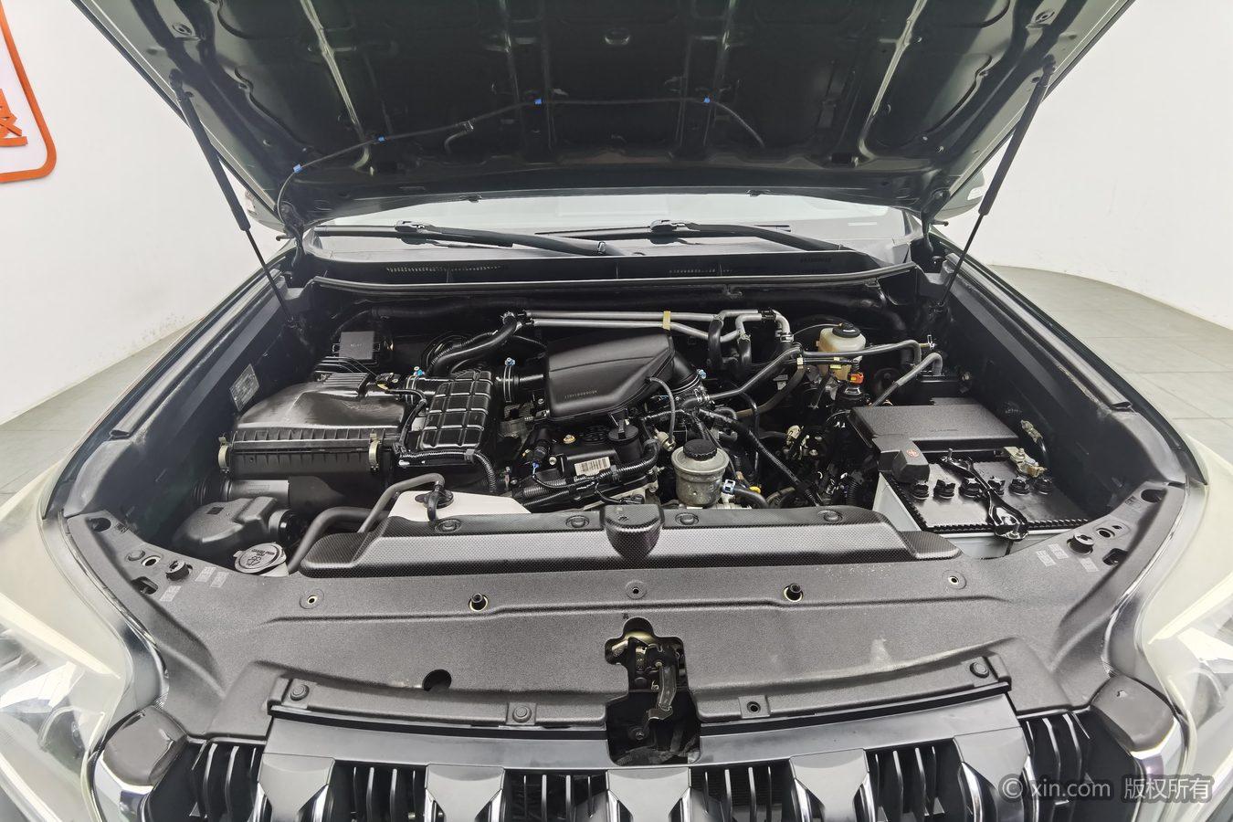Toyota Land Cruiser Prado 2016 2.7L AT Luxury