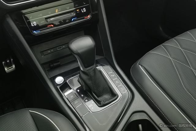 Volkswagen Tiguan L 2024 330 TSI 2 WDR-Line — фото 15
