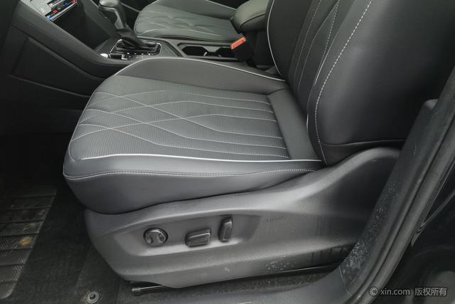 Volkswagen Tiguan L 2024 330 TSI 2 WDR-Line — фото 18