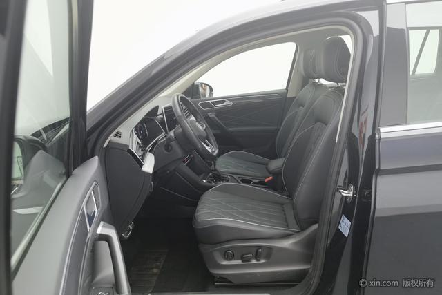 Volkswagen Tiguan L 2024 330 TSI 2 WDR-Line — фото 17