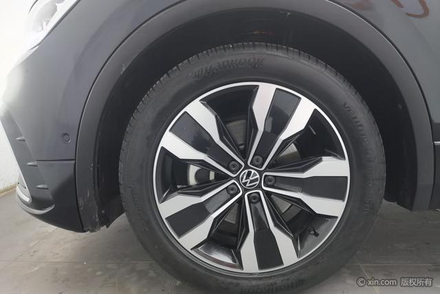 Volkswagen Tiguan L 2024 330 TSI 2 WDR-Line — фото 9