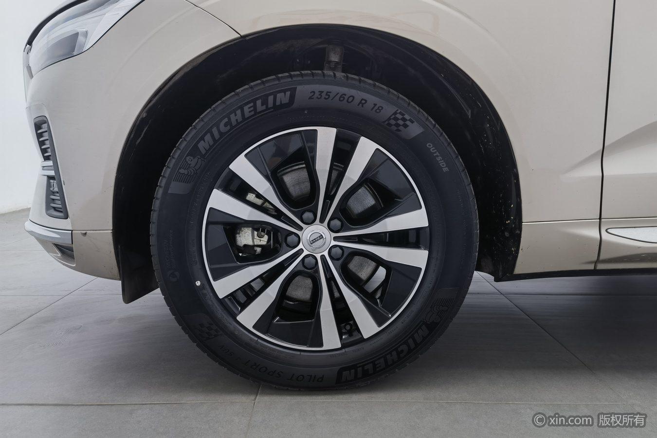 Volvo XC60 2023 B5 Luxury