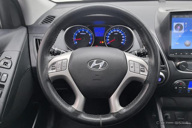 Hyundai ix35 2015 2.0 L AT 2 WD V — фото 13