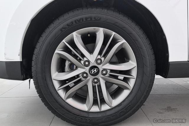 Hyundai ix35 2015 2.0 L AT 2 WD V — фото 8