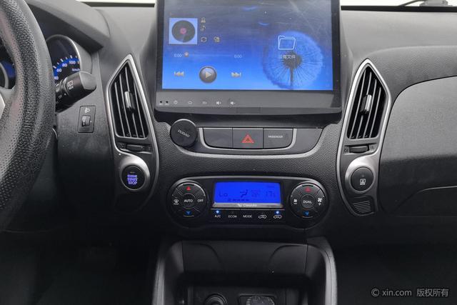 Hyundai ix35 2015 2.0 L AT 2 WD V — фото 12