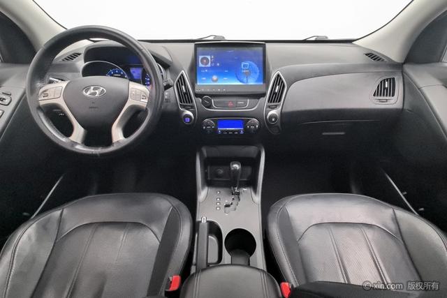 Hyundai ix35 2015 2.0 L AT 2 WD V — фото 11