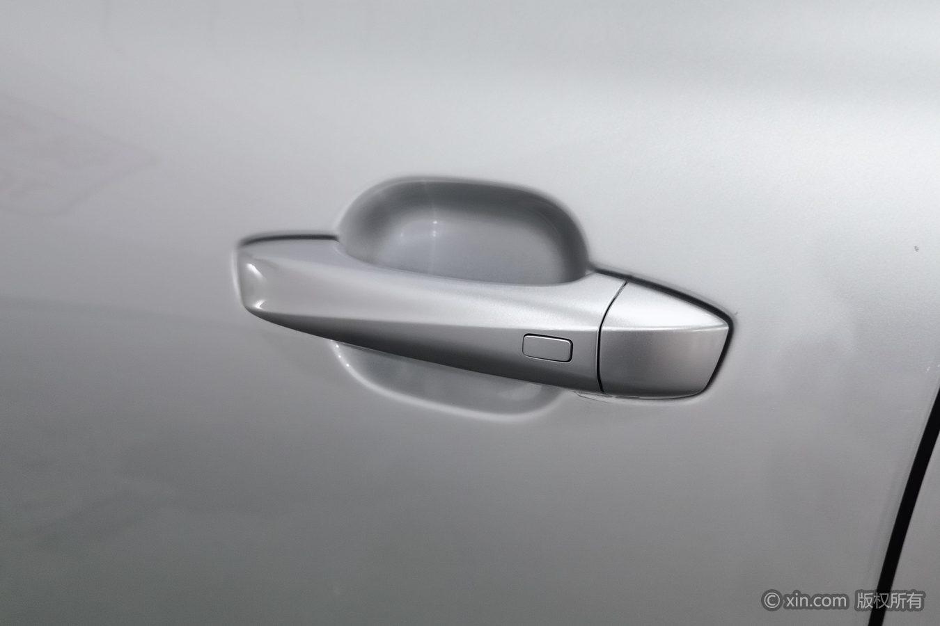 Roewe D7 DMH 2025 125 Champion