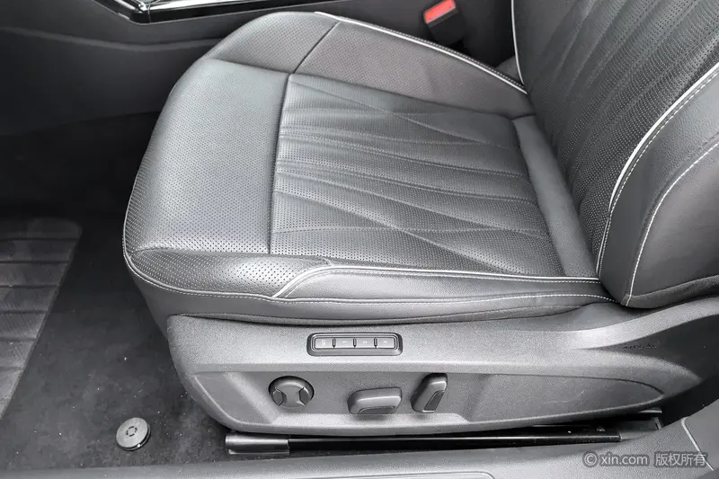 Volkswagen Passat — фото 13
