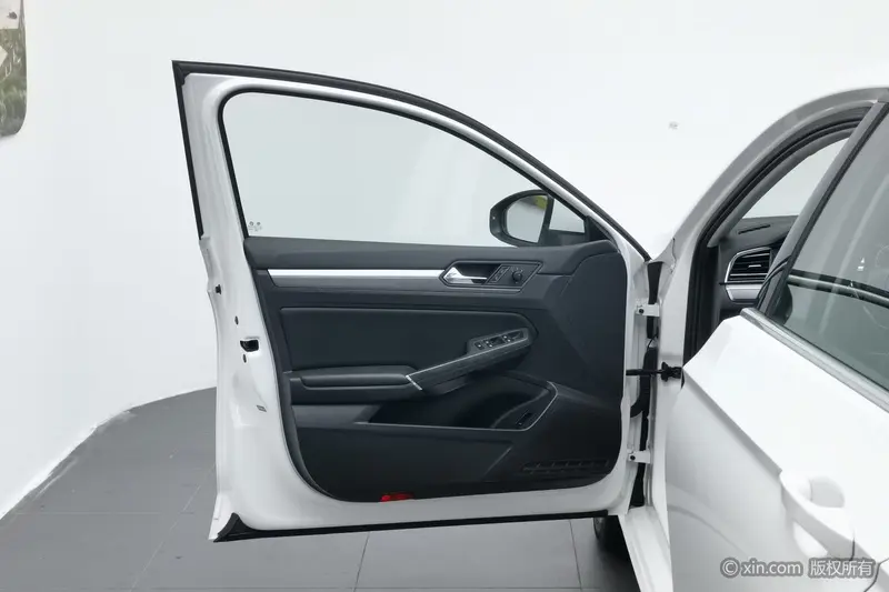 Volkswagen Lamando 280 TSI DSG Comfort — фото 16