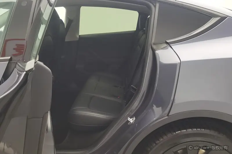 Tesla Model Y — фото 13