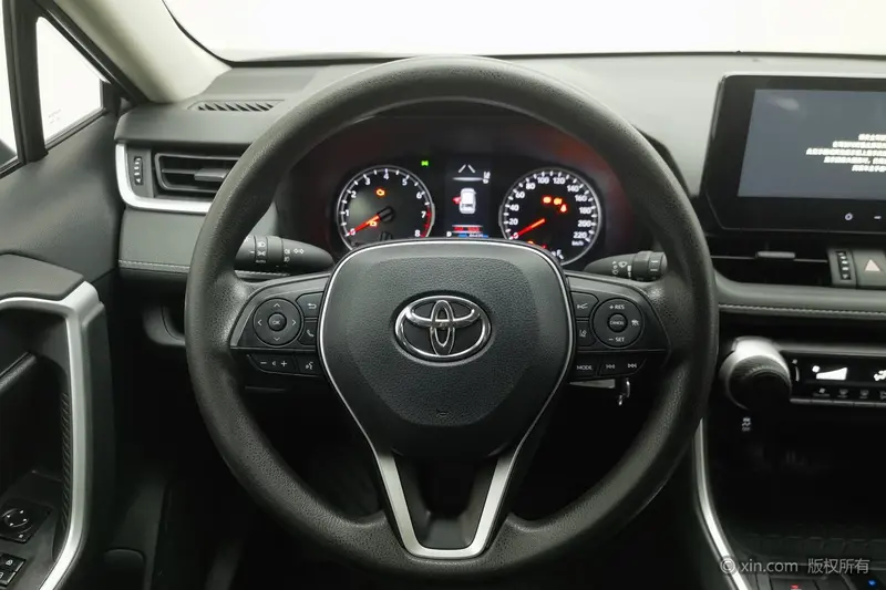 Toyota RAV4 — фото 9
