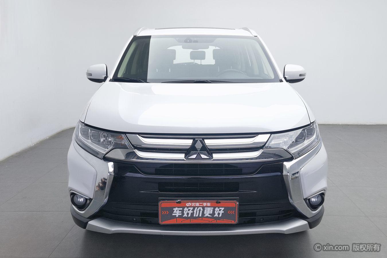 Mitsubishi Outlander 2018 2.4L Luxury 7 мест