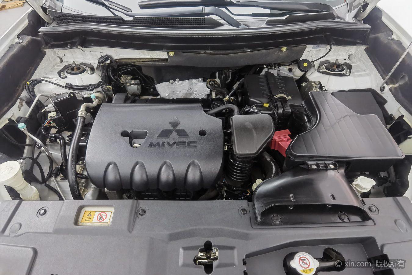 Mitsubishi Outlander 2018 2.4L Luxury 7 мест