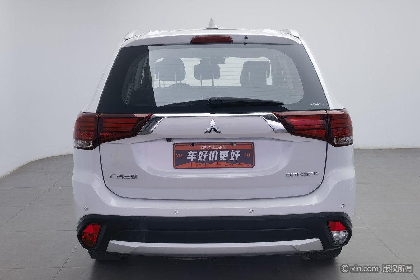 Mitsubishi Outlander 2018 2.4L Luxury 7 мест