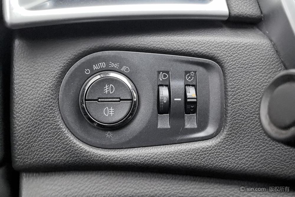 Cadillac SRX, фото 15
