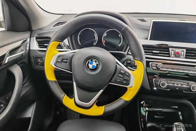 BMW X2 2019 s Drive 20i M VI — фото 13